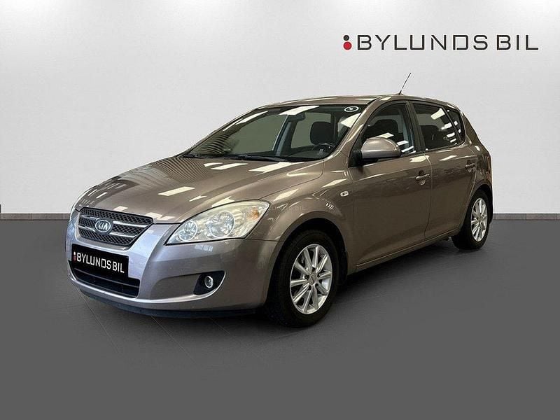 Mörkgrå Begagnad 2007 Kia Ceed Halvkombi | 24 900 kr - Bild 1/4