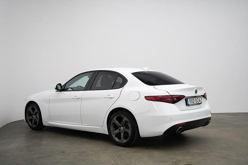 Begagnad Alfa Romeo Giulia Super 200 HK (147 kW) 2018 Vit Sedan