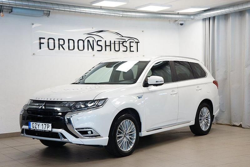 Vit Begagnad 2019 Mitsubishi Outlander P-HEV SUV | 269 000 kr (Marknadspris) - Bild 1/4