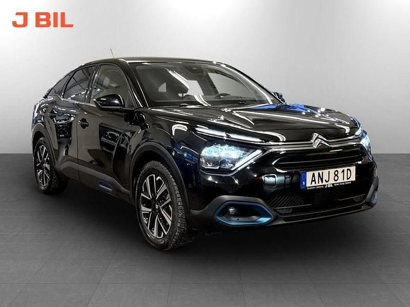 Begagnad Citroën e-C4 Shine 100 kW (136 HK) 2023 Svart Halvkombi