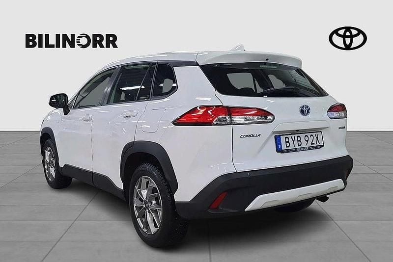Begagnad Toyota Corolla Cross Active 197 HK (144 kW) 2024 Vit SUV