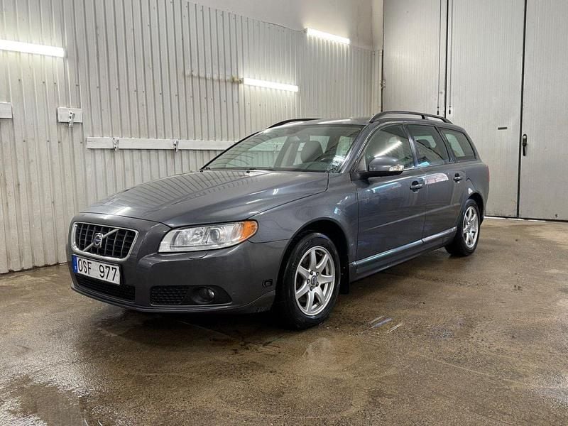Grå Begagnad 2008 Volvo V70 Momentum Kombi | 59 900 kr (Marknadspris) - Bild 1/4
