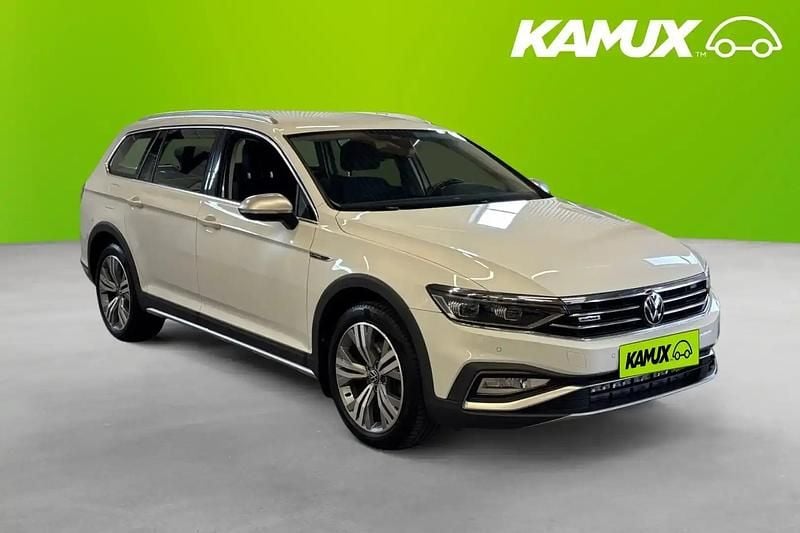 Vit Begagnad 2022 VW Passat Kombi | 359 700 kr (Dyr) - Bild 1/4