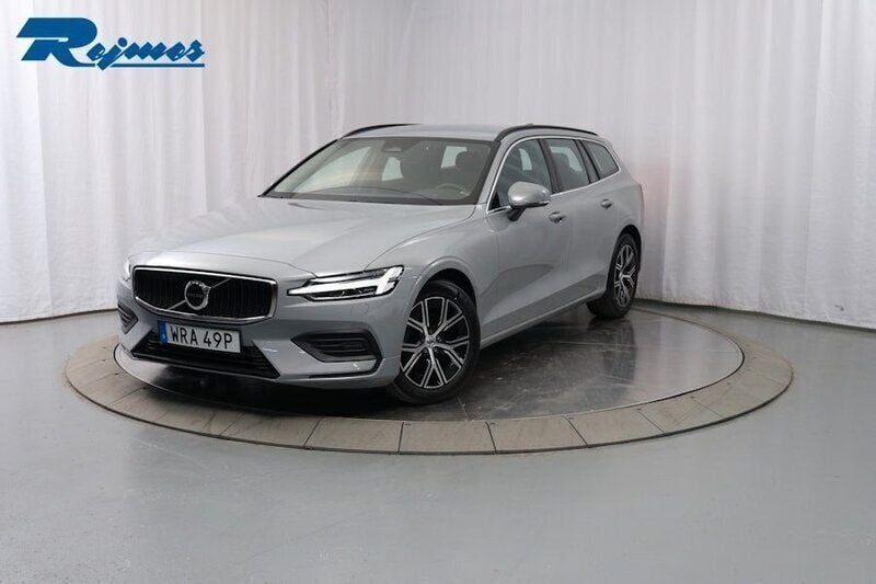 Grå Begagnad 2023 Volvo V60 Core Kombi | 319 900 kr (Superpris) - Bild 1/4