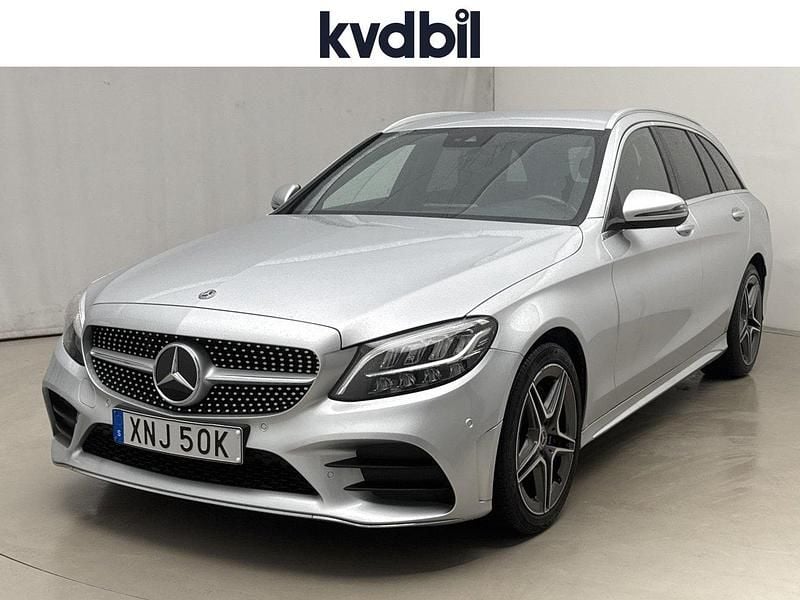 Silver (silver metallic) Begagnad 2019 Mercedes C200 AMG line Kombi | 254 800 kr (Marknadspris) - Bild 1/3
