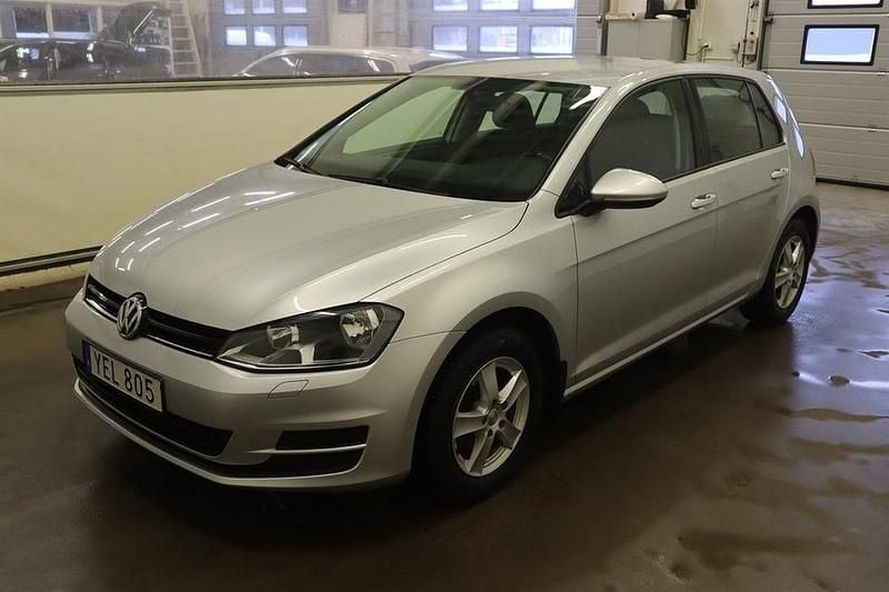 Begagnad VW Golf VII 110 HK (80 kW) 2016 Silver Halvkombi