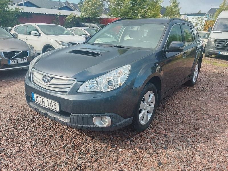 Mörkgrå (grå) Begagnad 2011 Subaru Outback SUV | 49 900 kr (Lite dyr) - Bild 1/4