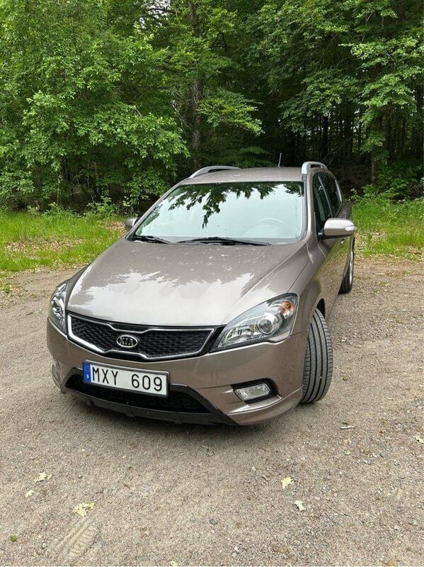Brun Begagnad 2012 Kia Ceed Sportswagon Kombi | 65 000 kr (Bra pris) - Bild 1/4