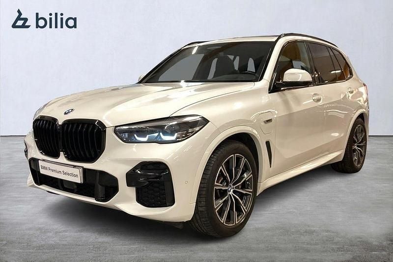 Vit Begagnad 2022 BMW X5 M Sport SUV | 599 000 kr - Bild 1/4