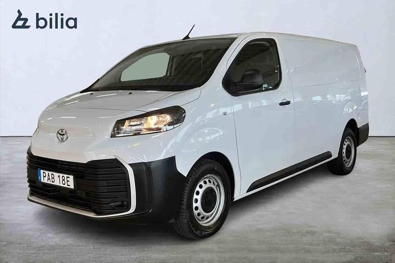 Vit Begagnad 2024 Toyota Proace Van | 369 900 kr - Bild 1/1