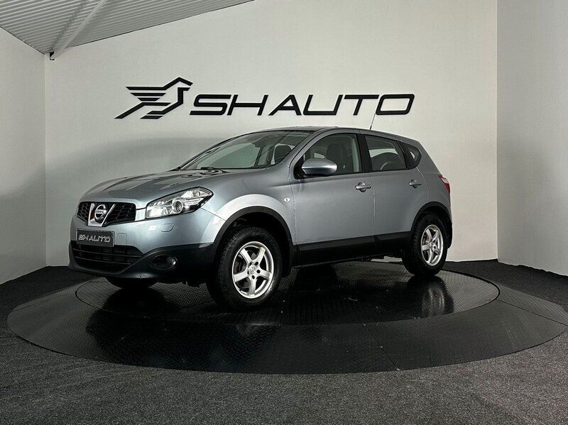 Grå Begagnad 2011 Nissan Qashqai SUV | 74 900 kr (Marknadspris) - Bild 1/4