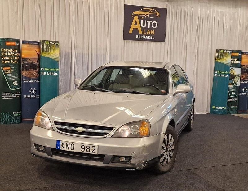 Grå Begagnad 2006 Chevrolet Evanda Sedan | 25 899 kr - Bild 1/4