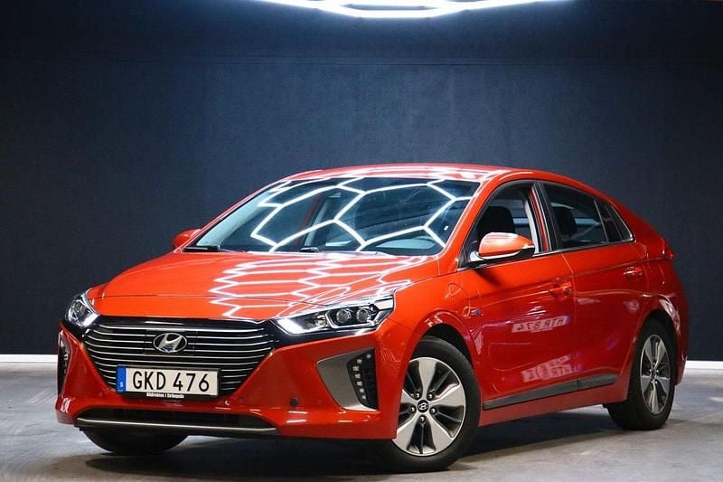 Orange Begagnad 2017 Hyundai Ioniq Premium Sedan | 159 900 kr (Marknadspris) - Bild 1/4