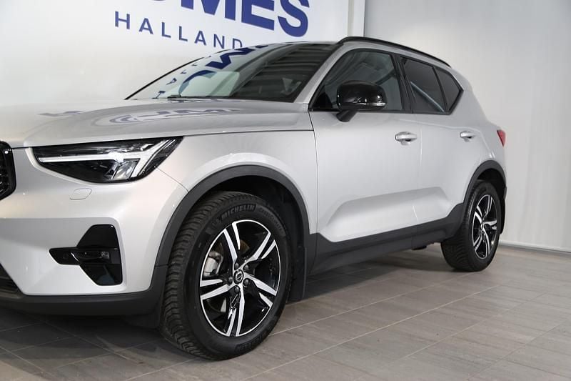 Begagnad Volvo XC40 Plus 200 HK (147 kW) 2023 Silver SUV