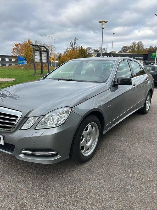 Begagnad 2012 Mercedes E220 Avantgarde Sedan | 138 500 kr (Marknadspris) - Bild 1/4