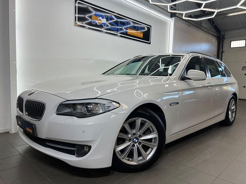 Vit Begagnad 2012 BMW 520 Kombi | 105 900 kr (Marknadspris) - Bild 1/4