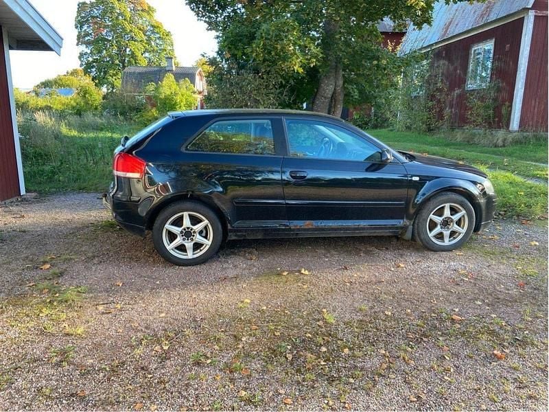Svart Begagnad 2004 Audi A3 Comfort Halvkombi | 8 000 kr (Superpris) - Bild 1/1