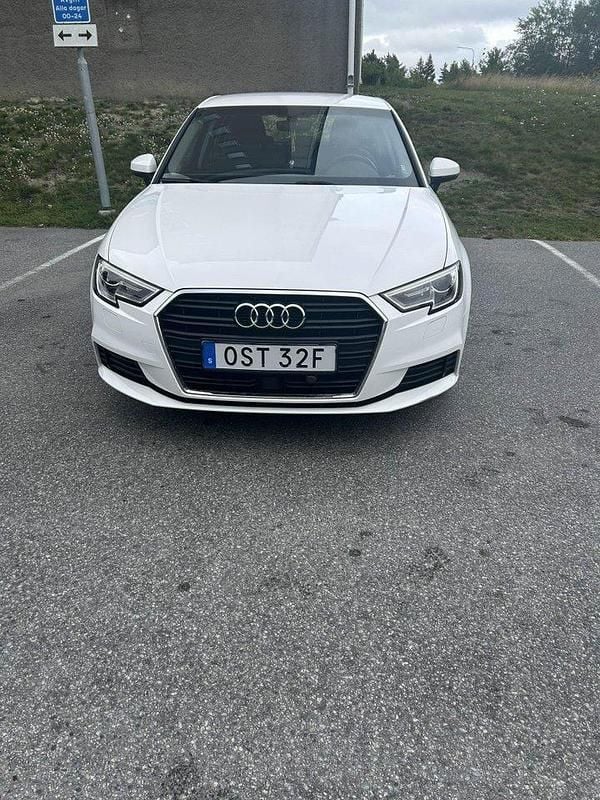 Vit Begagnad 2019 Audi A3 Sportback Proline Halvkombi | 250 000 kr (Dyr) - Bild 1/4
