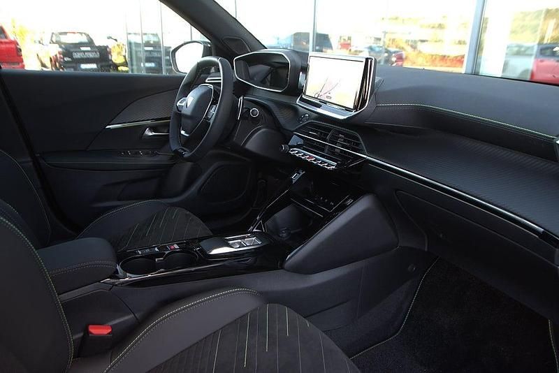 Begagnad Peugeot 2008 GT 131 HK (96 kW) 2024 Grå SUV