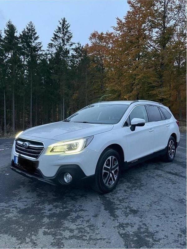 Vit Begagnad 2020 Subaru Outback Kombi | 249 000 kr - Bild 1/4