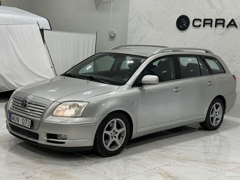 Begagnad Toyota Avensis 147 HK (108 kW) 2005 Silver Kombi