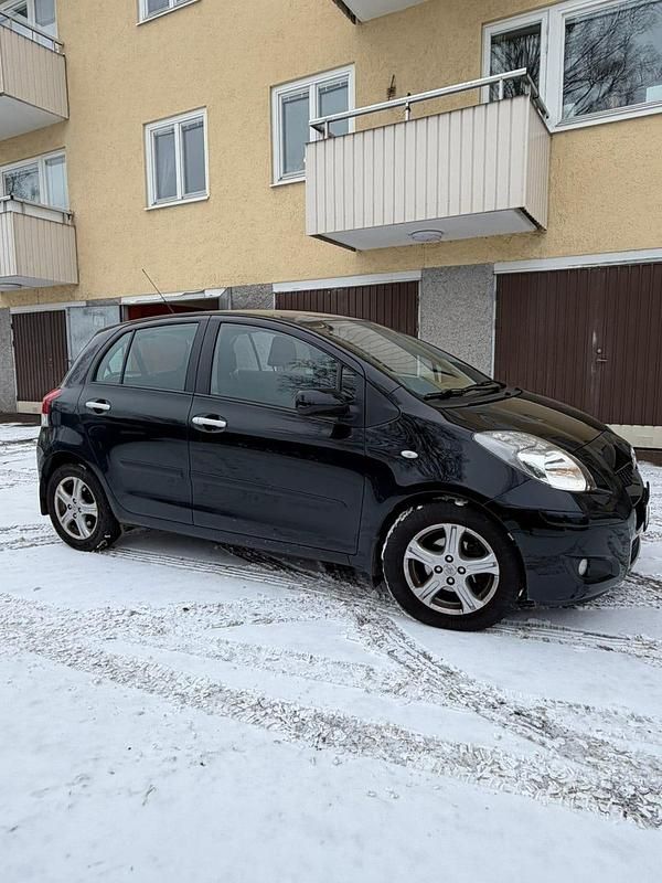 Begagnad Toyota Yaris 99 HK (72 kW) 2011 Halvkombi