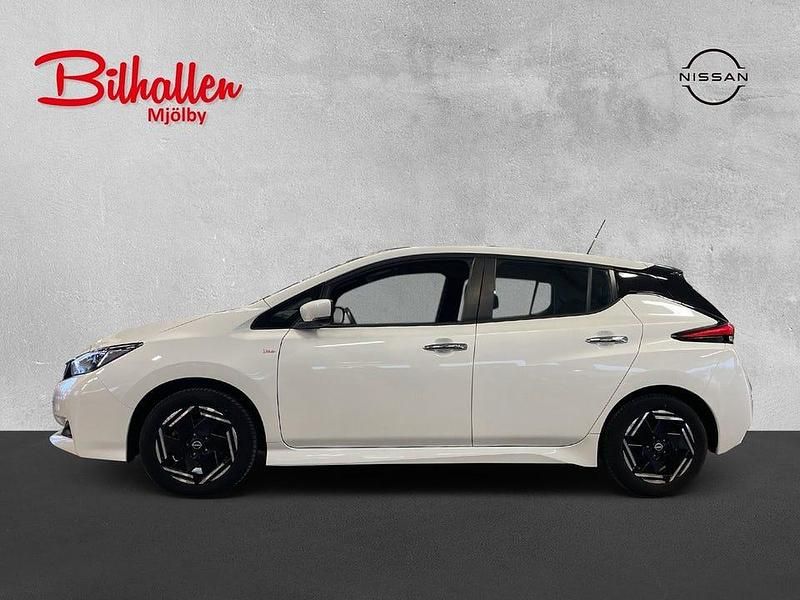 Begagnad Nissan Leaf Acenta 110 kW (150 HK) 2022 Vit Halvkombi
