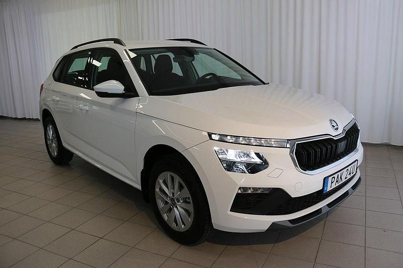 Vit (candy white) Ny 2025 Skoda Kamiq Selection SUV | 287 000 kr (Marknadspris) - Bild 1/4