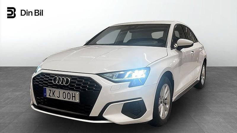Vit Begagnad 2022 Audi A3 Sportback Proline Halvkombi | 204 900 kr (Marknadspris) - Bild 1/4