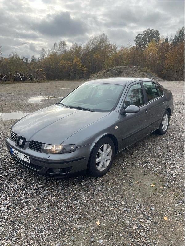 Grå Begagnad 2004 Seat Toledo Sedan | 14 900 kr - Bild 1/4