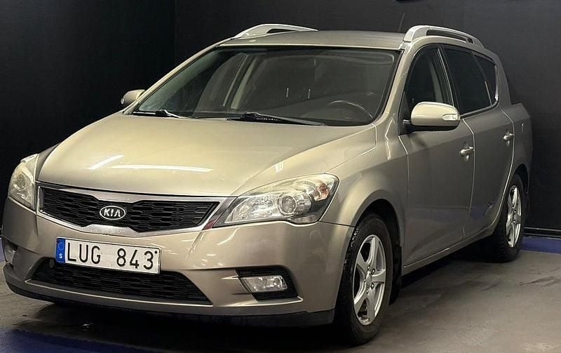 Begagnad Kia Ceed Sportswagon 128 HK (94 kW) 2011 Silver Kombi