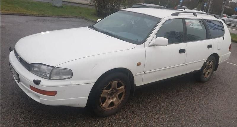 Begagnad 1993 Toyota Camry Kombi | 12 000 kr - Bild 1/1