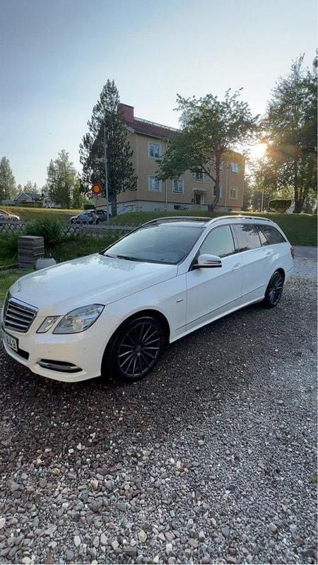 Vit Begagnad 2011 Mercedes E350 Kombi | 139 000 kr (Marknadspris) - Bild 1/4