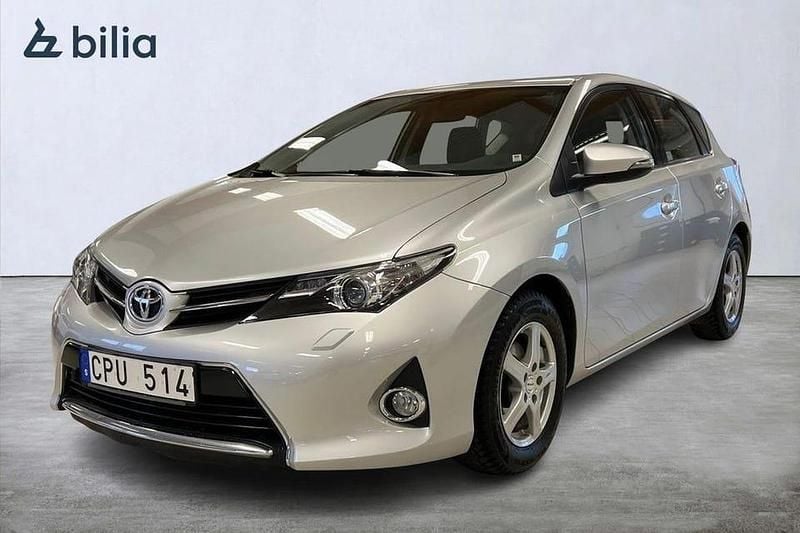 Silver Begagnad 2013 Toyota Auris Active Halvkombi | 79 000 kr (Marknadspris) - Bild 1/3