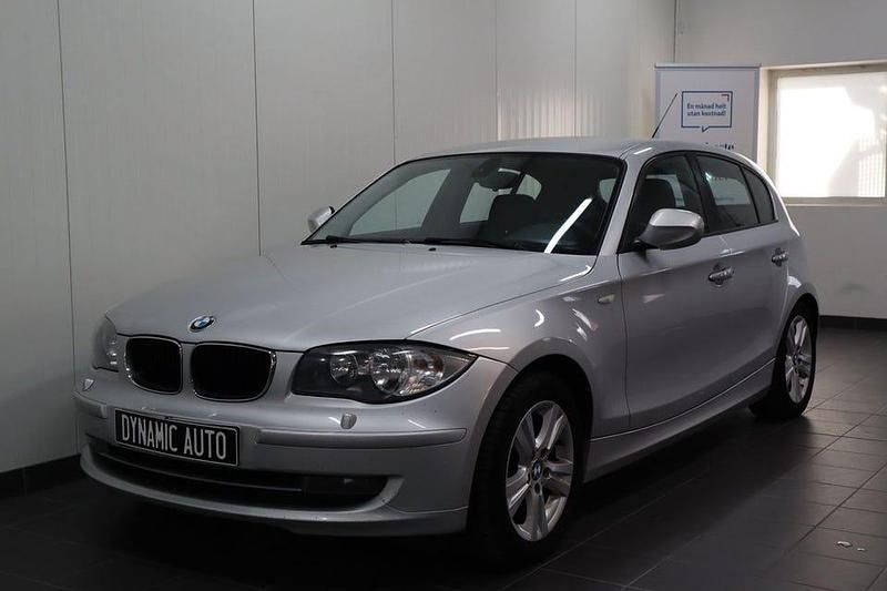 Begagnad BMW 120 Advantage 177 HK (130 kW) 2009 Ljusgrå Halvkombi