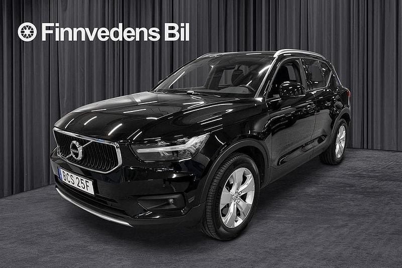 Svart Begagnad 2021 Volvo XC40 SE SUV | 273 800 kr (Marknadspris) - Bild 1/4