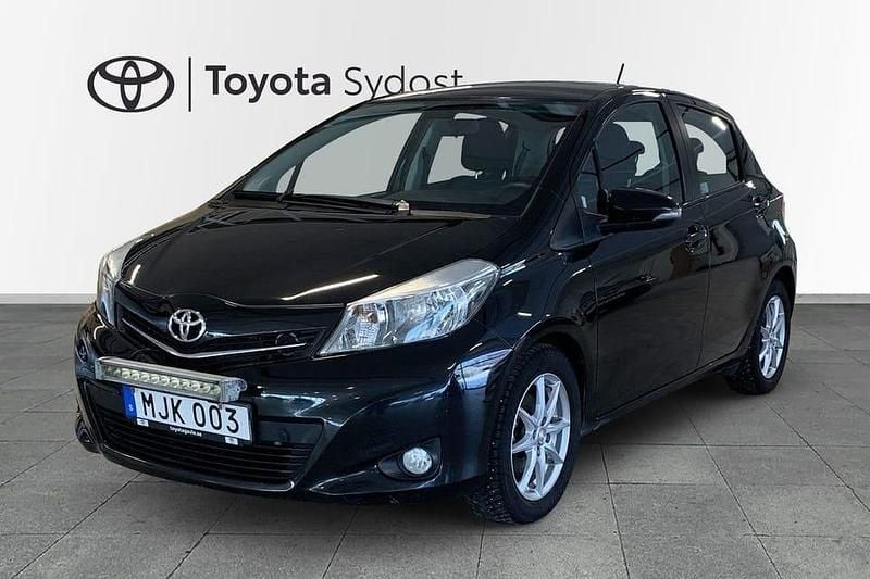 Begagnad Toyota Yaris 91 HK (66 kW) 2014 Svart Halvkombi