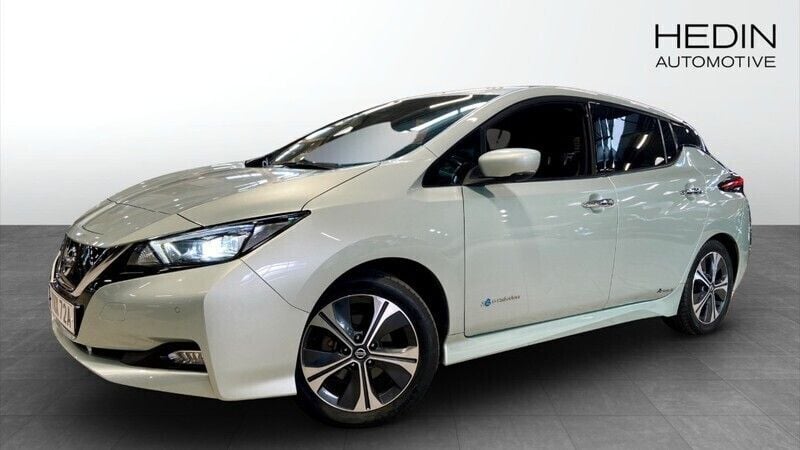 Svart Begagnad 2019 Nissan Leaf N-Connecta Halvkombi | 134 900 kr (Marknadspris) - Bild 1/4