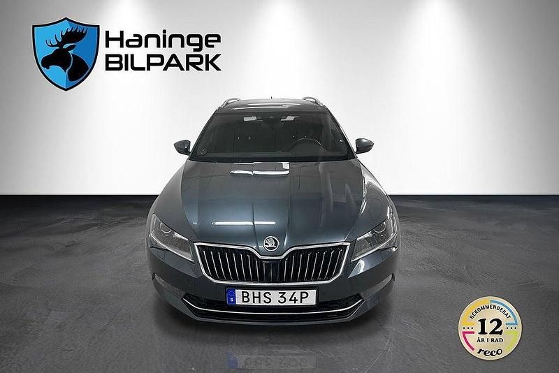 Begagnad Skoda Superb Business Line 140 HK (102 kW) 2019 Grå Kombi