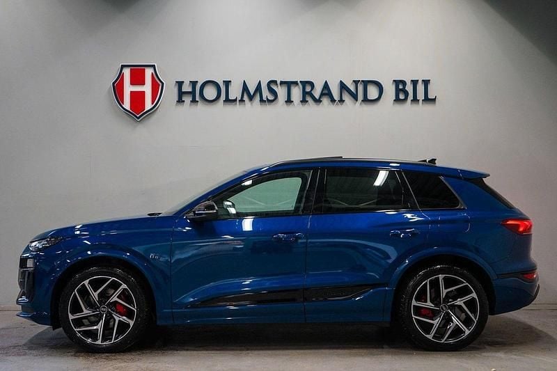 Blå Begagnad 2024 Audi Q6 e-tron S-Line SUV | 899 900 kr (Marknadspris) - Bild 1/4