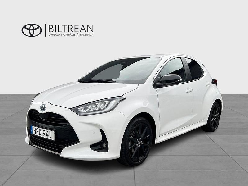 Vit Begagnad 2023 Toyota Yaris Hybrid Style Halvkombi | 249 000 kr (Lite dyr) - Bild 1/4