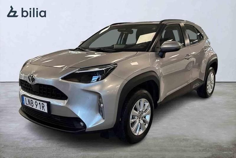 Silver Begagnad 2025 Toyota Yaris Cross SUV | 274 900 kr - Bild 1/1