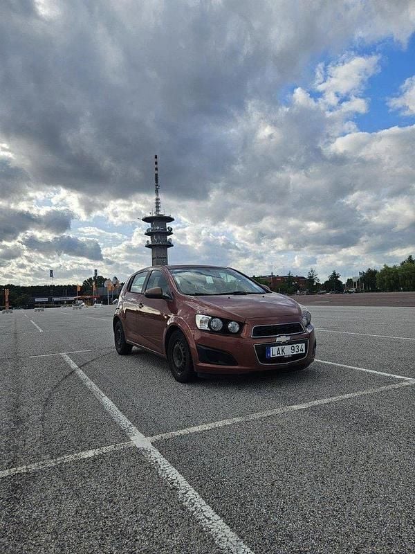 Brun Begagnad 2012 Chevrolet Aveo Halvkombi | 20 900 kr - Bild 1/4