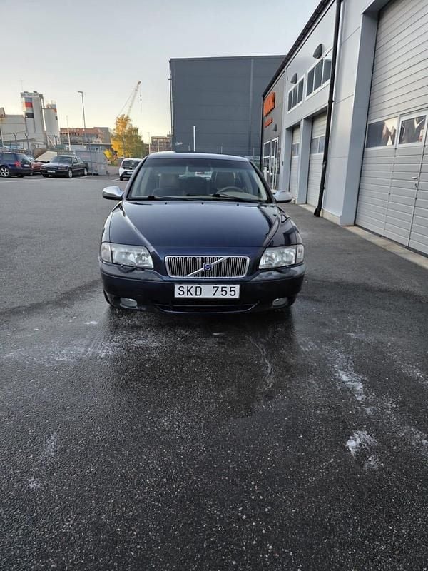 Blå Begagnad 2001 Volvo S80 Sedan | 14 999 kr (Bra pris) - Bild 1/3