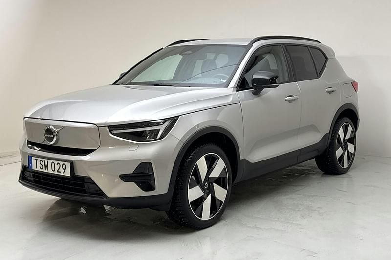 Silver Begagnad 2024 Volvo XC40 Core SUV | 350 000 kr (Bra pris) - Bild 1/4