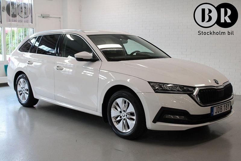 Vit Begagnad 2022 Skoda Octavia Ambition Kombi | 214 800 kr (Bra pris) - Bild 1/4