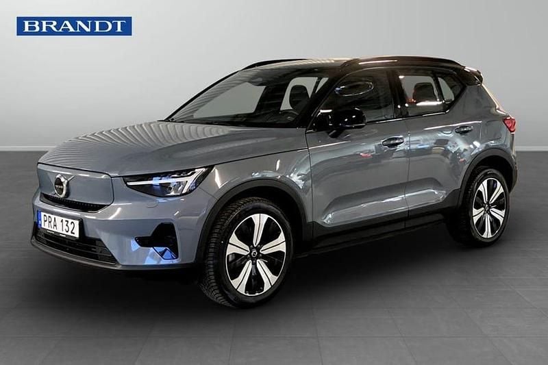 Grå Begagnad 2023 Volvo XC40 Core SUV | 329 900 kr (Superpris) - Bild 1/4