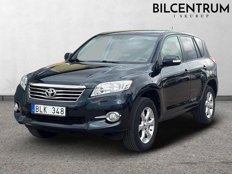 Mörkblå (blå) Begagnad 2011 Toyota RAV4 Multidrive S SUV | 119 900 kr (Marknadspris) - Bild 1/4