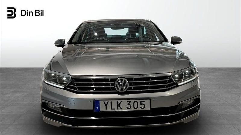 Begagnad VW Passat R-line 220 HK (161 kW) 2018 Silver Sedan