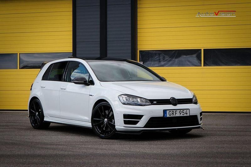 Flerfärgad Begagnad 2016 VW Golf VII R Halvkombi | 289 900 kr (Lite dyr) - Bild 1/4